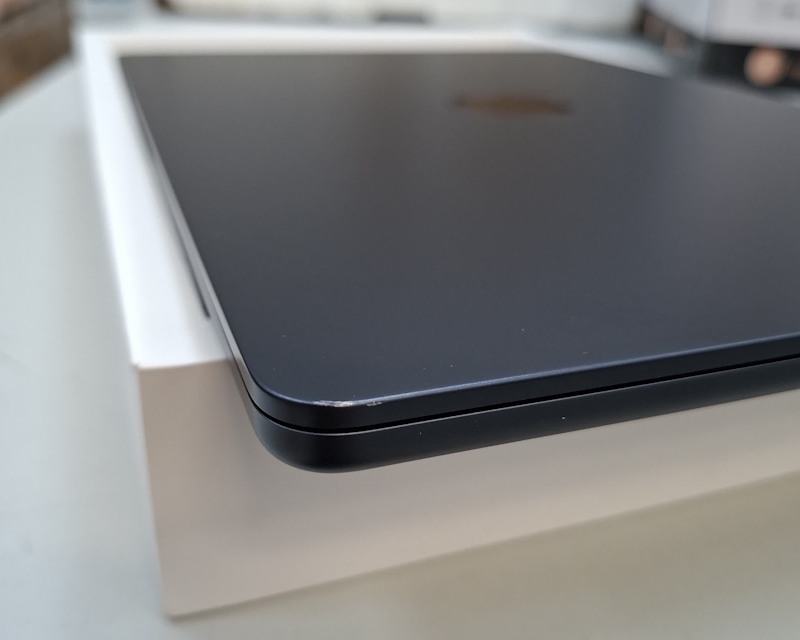 OUT08305_1 MacBook Air 15.3 inch M4 10-core CPU 10-core GPU 16GB 512GB SSD Midnight (MW1M3) - Image 1